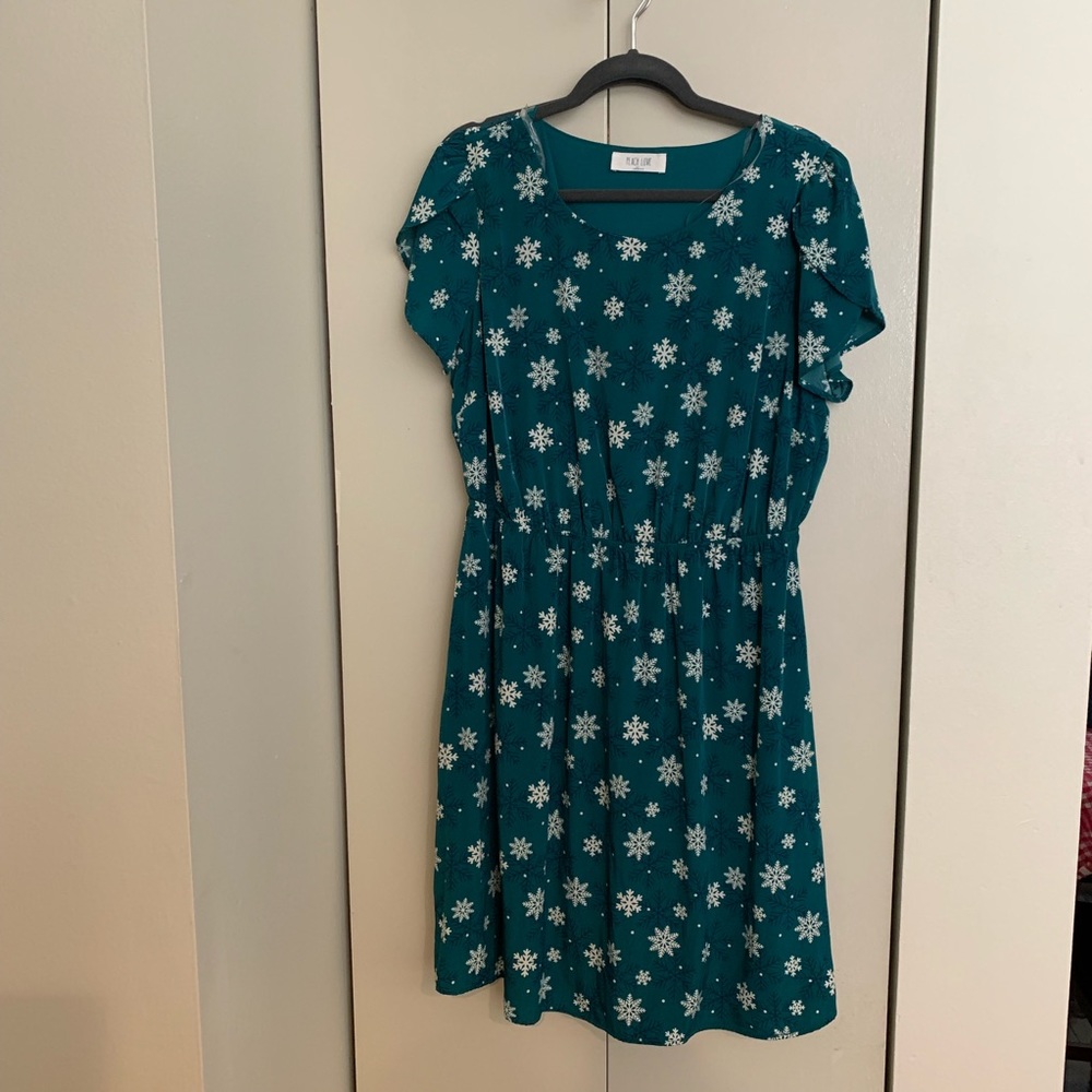 Teal snowflake dress w/ cap sleeves - plus size!